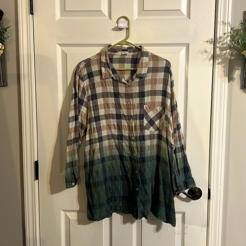 Easel Ombré Button up